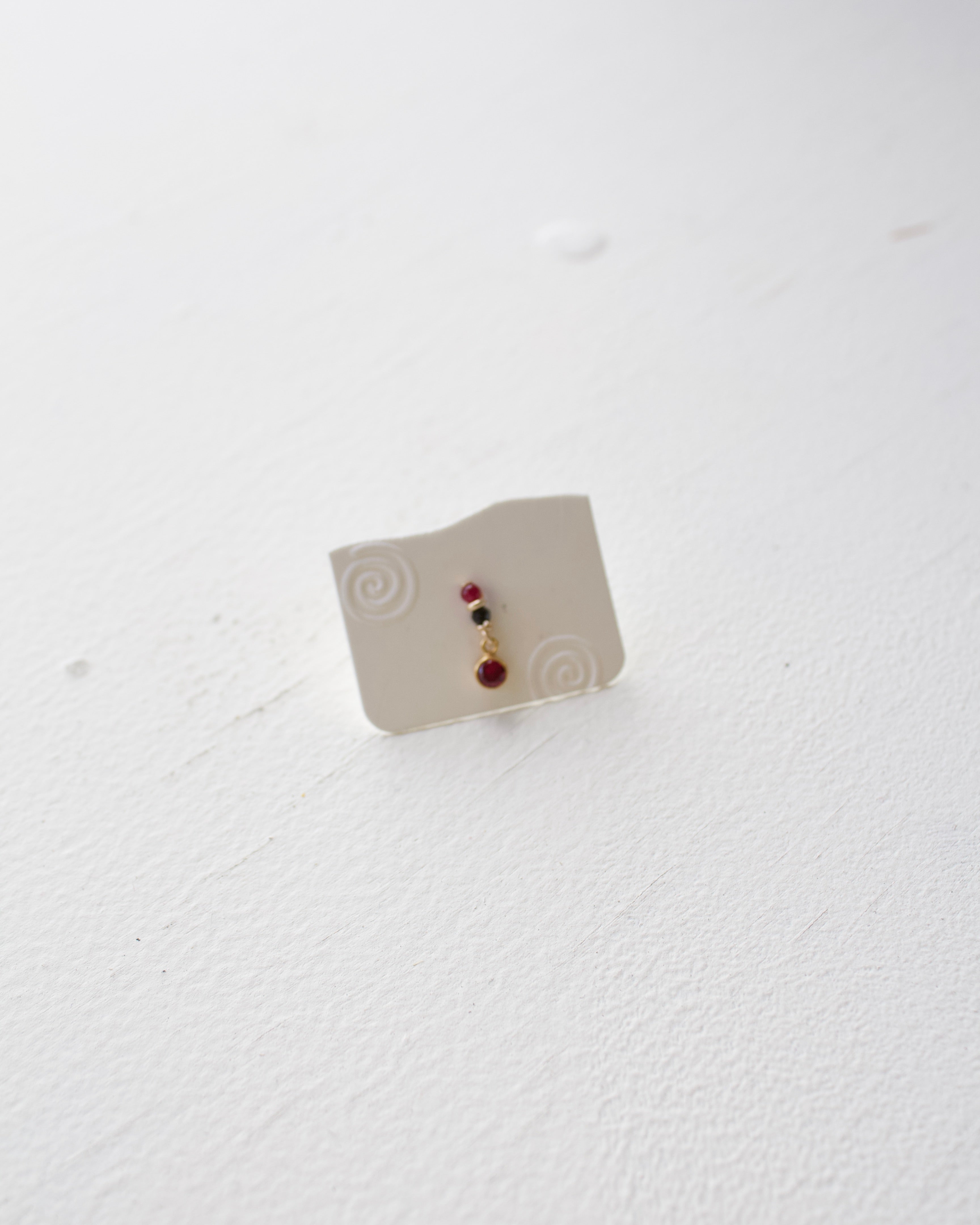 Marida Jewelry Pigment Single Earring - Red Quartz Black Spinel